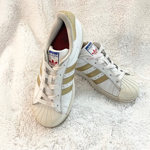 ✨👟ADIDAS ORIGINALS SUPERSTAR YOUTH SNEAKERS👟✨ - Picture 2 of 12